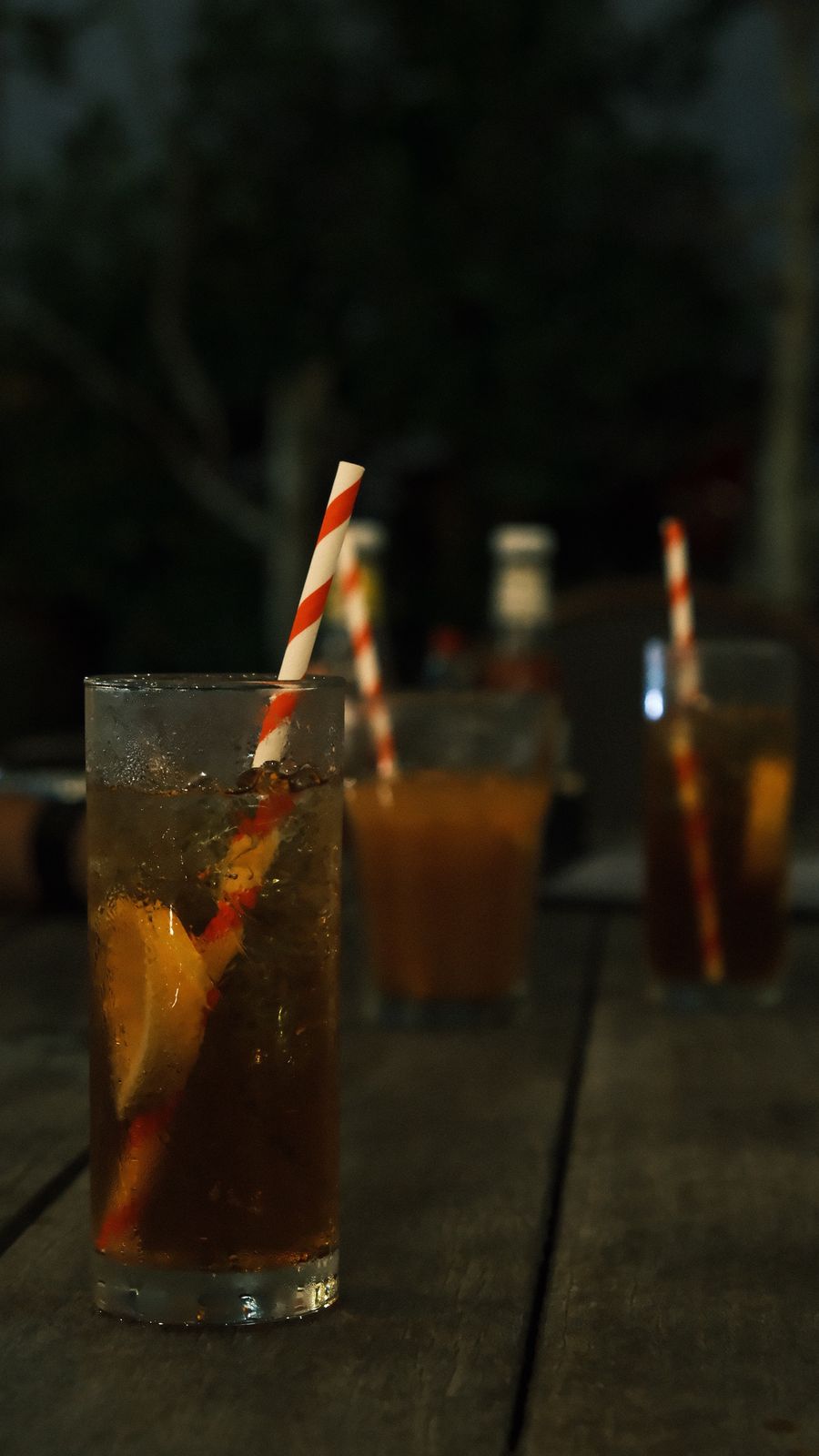 Chilled zero-proof drinks with citrus